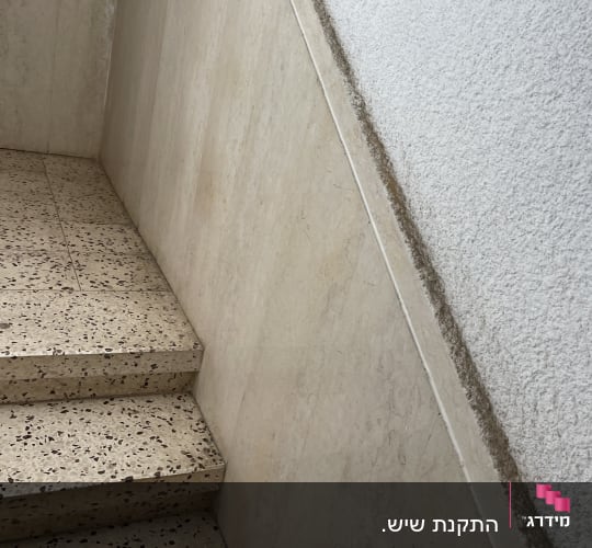 חיפוי שיש בגרם מדרגות מבט תחתון